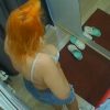 【覗見 撮影動画】お店の試着室で下着姿になる赤毛のおばさん